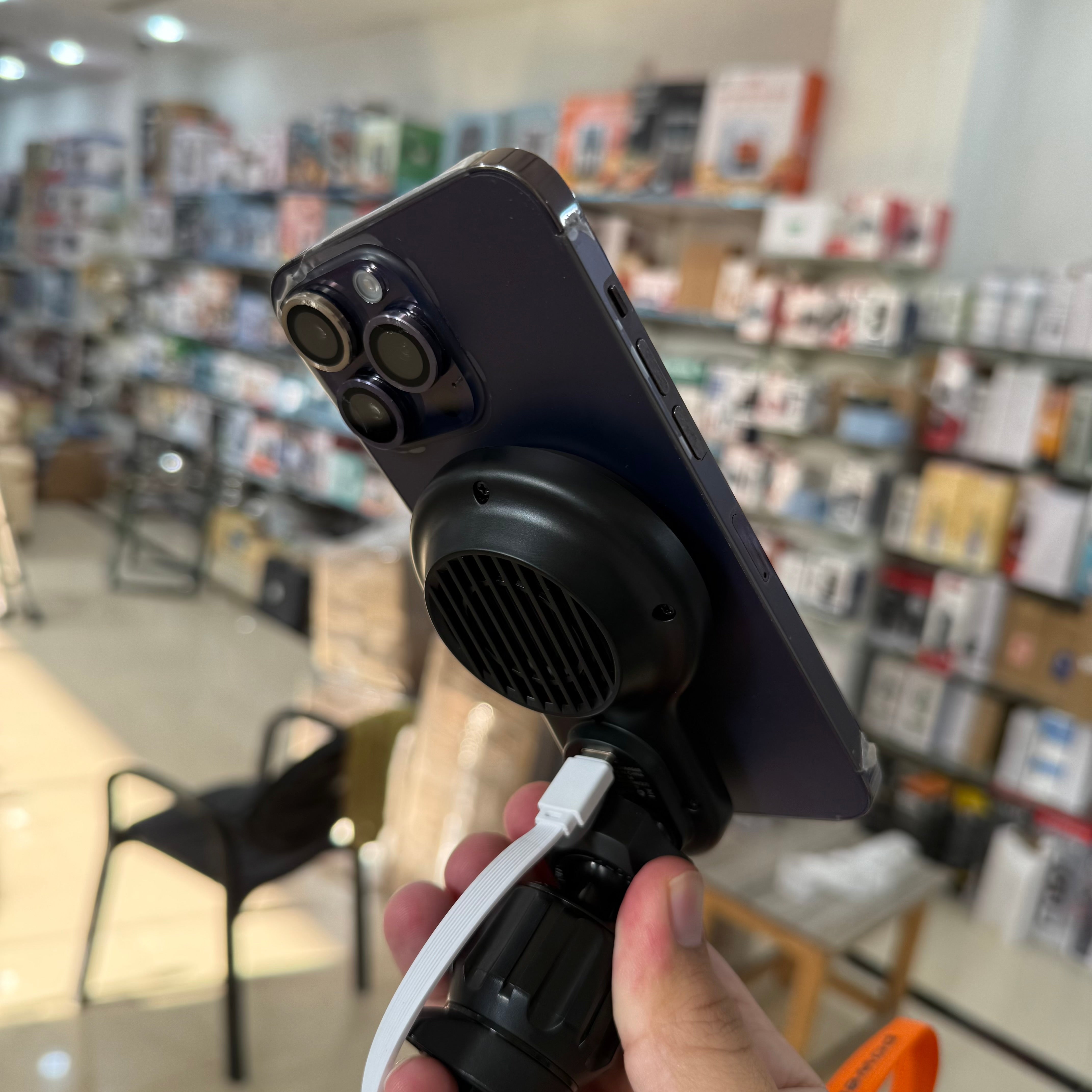Lisen Wireless Car Magnetic Charger with Cooling Fan