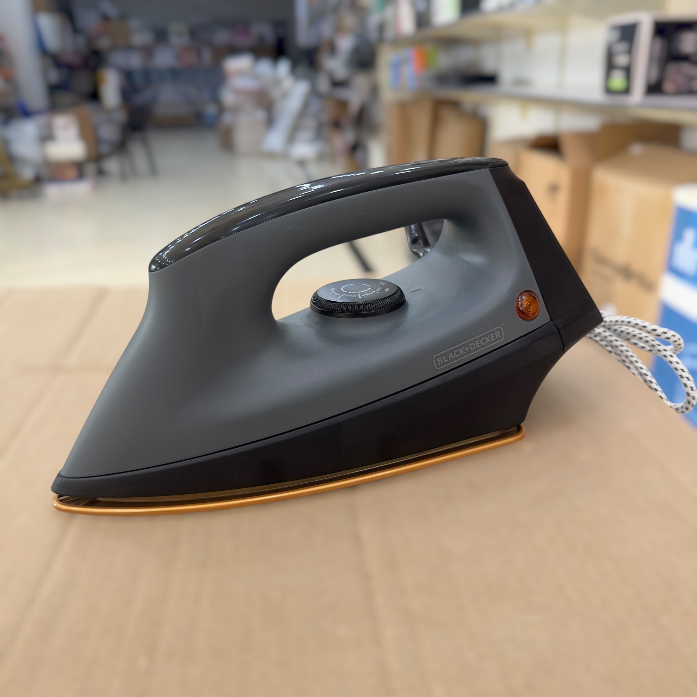 BLACK + DECKER Dry Iron