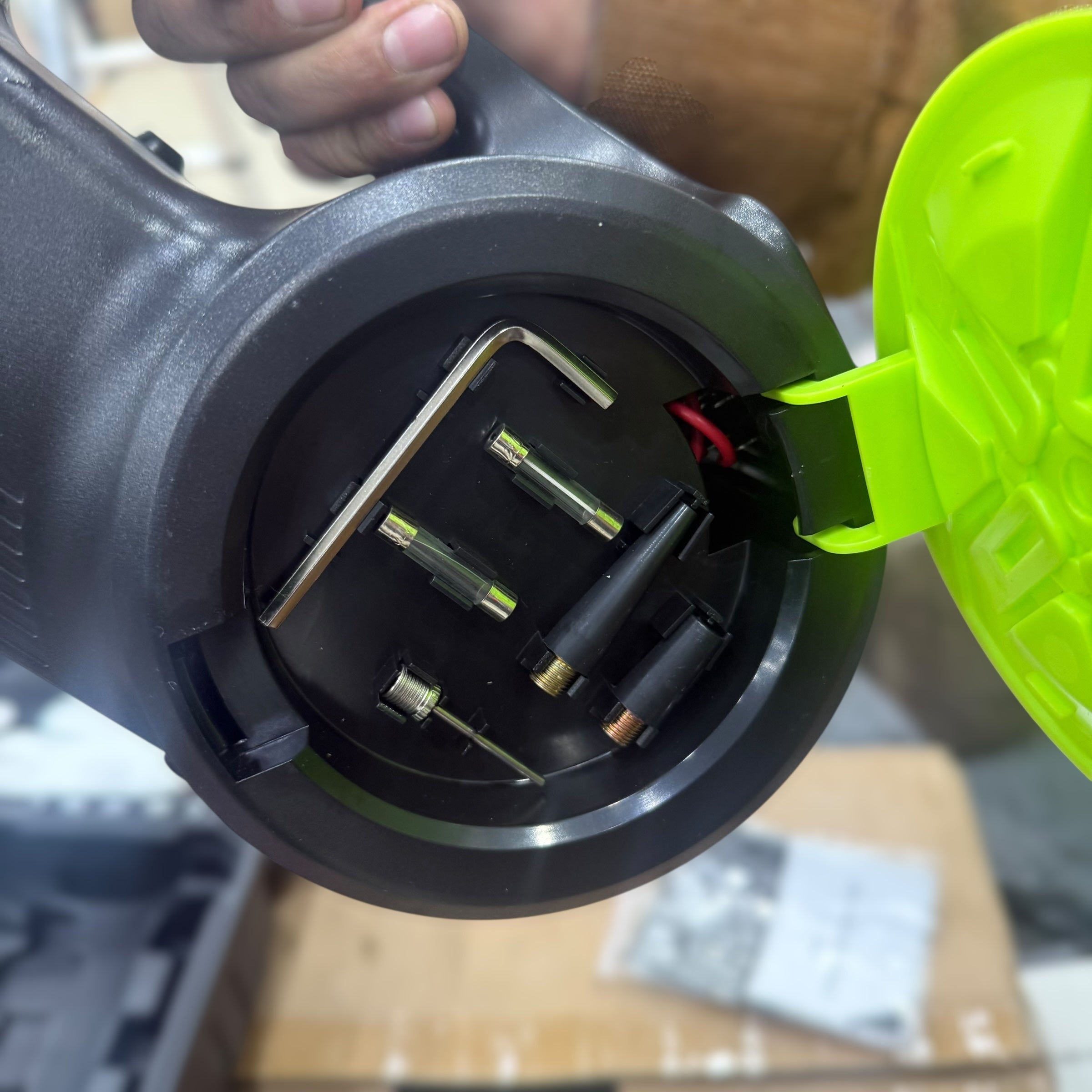Electric Hydraulic Jack , Wrench & Tyre Inflator
