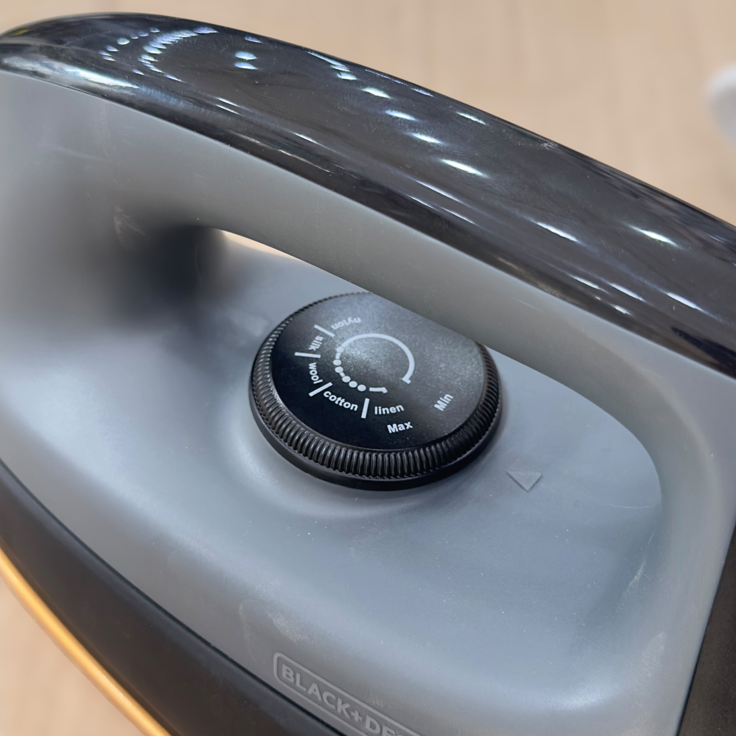 BLACK + DECKER Dry Iron
