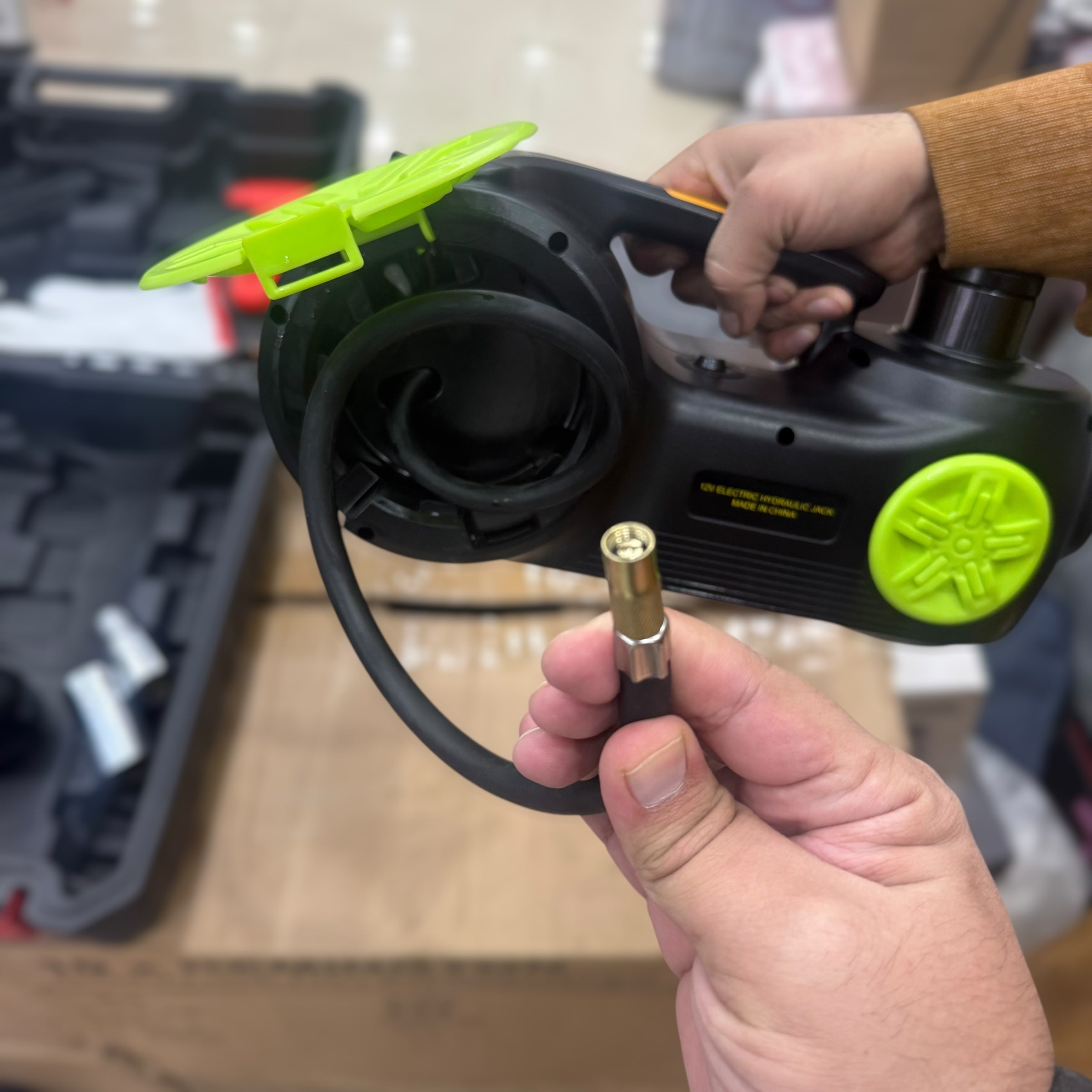 Electric Hydraulic Jack , Wrench & Tyre Inflator